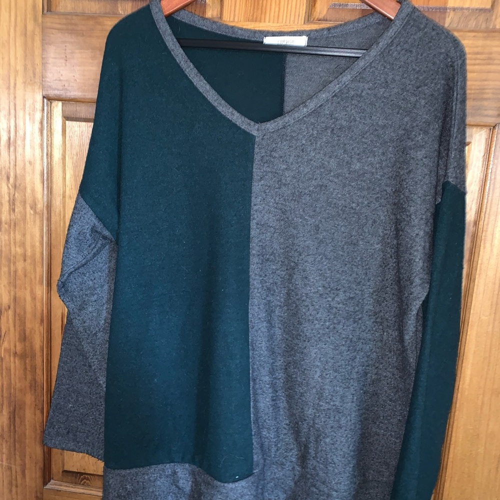 Cherish lightweight sweater size M